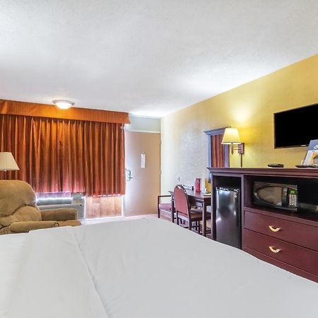 Americas Best Value Inn Of Elk City Exterior photo